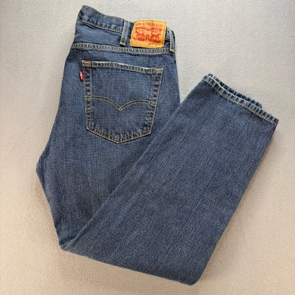 Levi Strauss Jeans Mens 38x30 (fits 38x28) Blue 559 Relaxed Straight Leg Casual